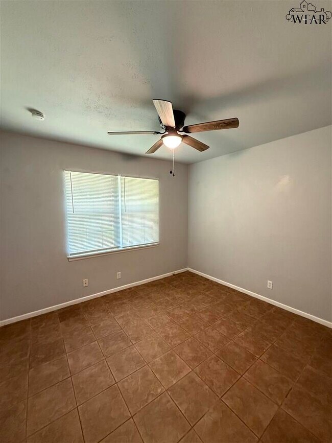Building Photo - 1403 E Cortez Dr
