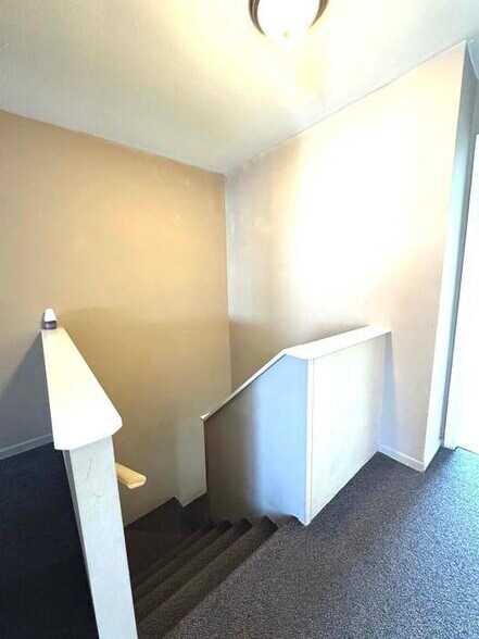 Building Photo - 347 Meadow Green Ln