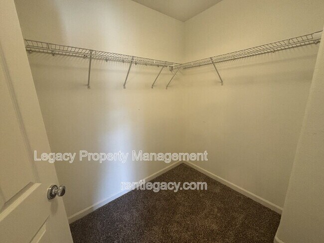 Building Photo - 893 Equinox Loop