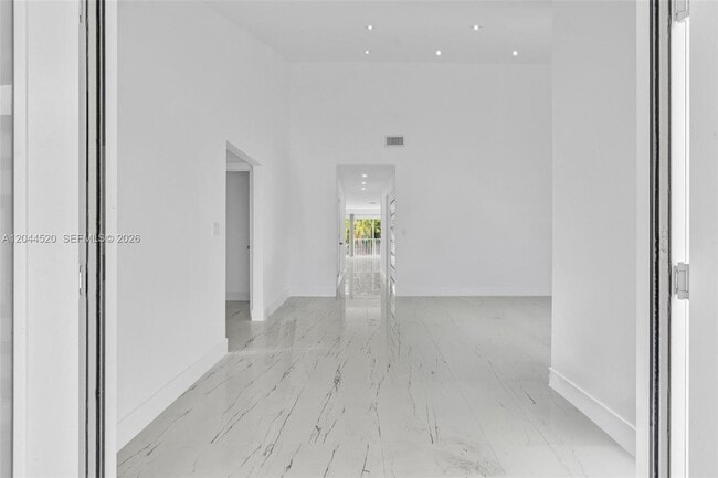 Building Photo - 8858 Harding Ave