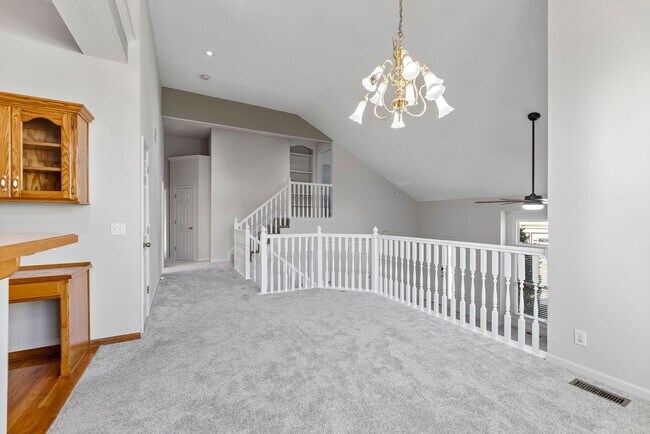 Building Photo - Four Bedroom Home Available in Overland Park