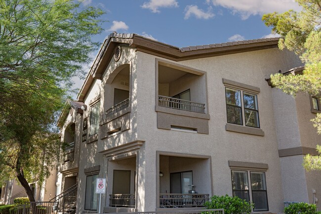 Building Photo - MOVE IN SPECIAL - 1st month HALF OFF!!!