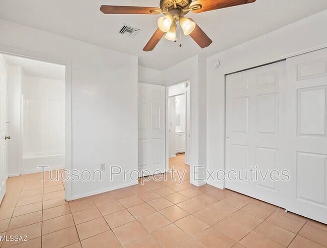 Building Photo - 1107 W Sonora St