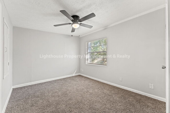 Building Photo - Gorgeous 4/2 Townhome-Brooklynn