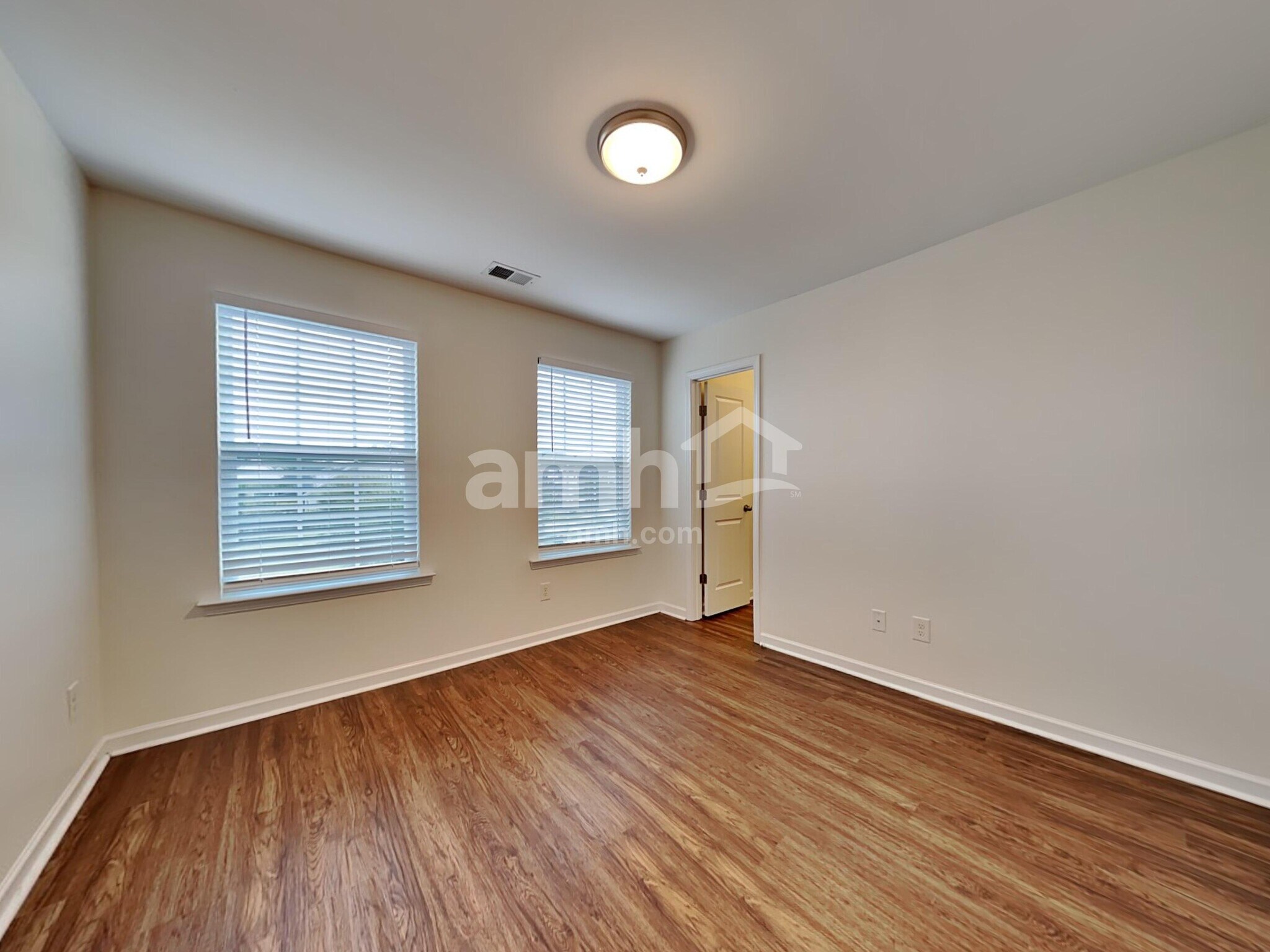 Building Photo - 614 Redbud Ln