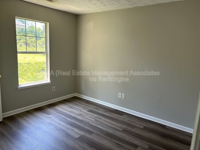 Building Photo - 133 Realty St