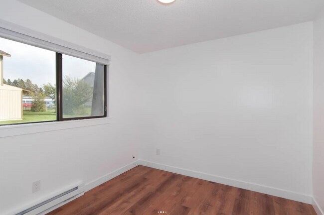 Building Photo - 13214 E Skyview Ave