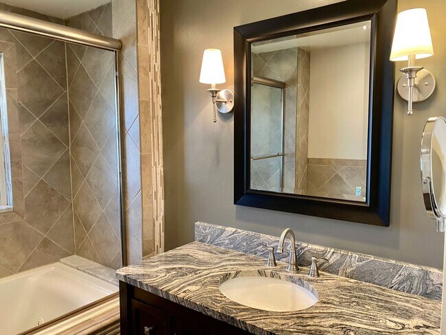 Building Photo - Beautiful Home Located in Historic Urbana