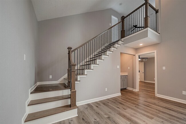 Building Photo - 1623 Cherry Ridge Dr