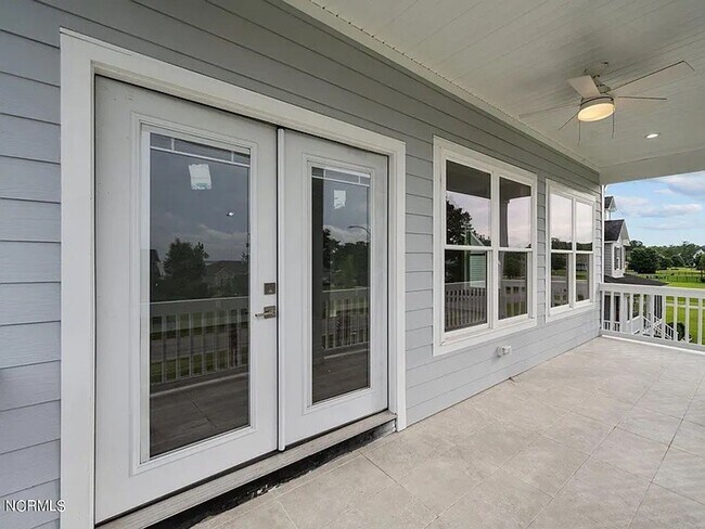 Building Photo - Beautiful New 4 Bedroom, 3 full bath plus ...