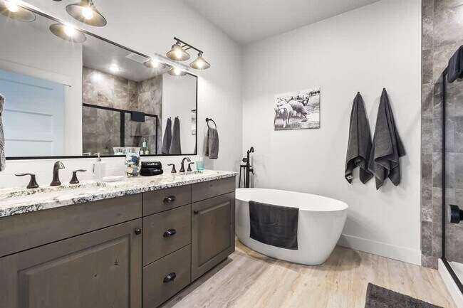 Building Photo - 303 CM Rdg Ln