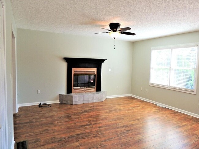 Building Photo - 19 Ashwood Dr
