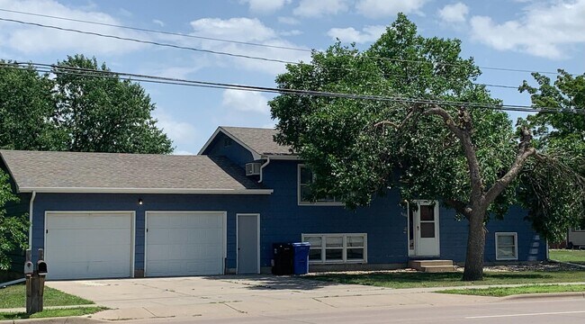 Building Photo - 3104-3106 S Marion Rd