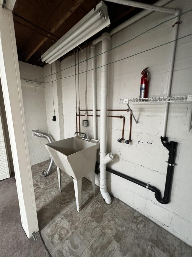 Building Photo - 18 Warren Pl