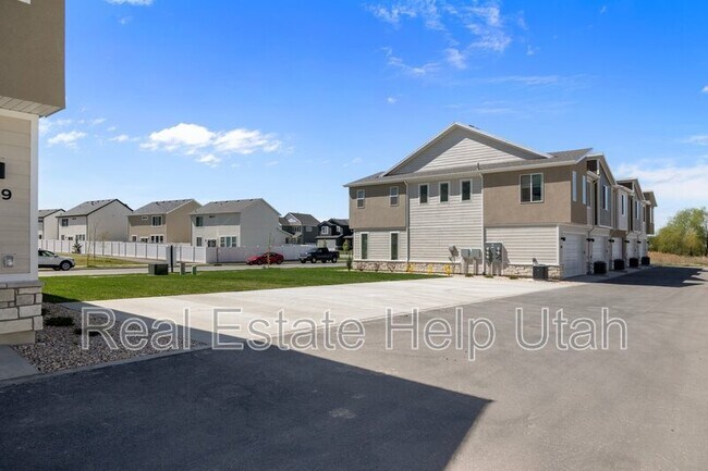 Building Photo - 281 W 1150 N