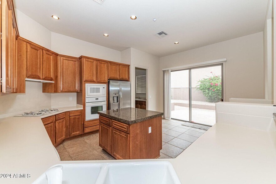 Building Photo - 11473 E Blanche Dr