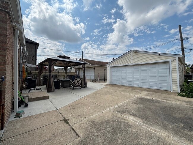Building Photo - 5920 S Meade Ave