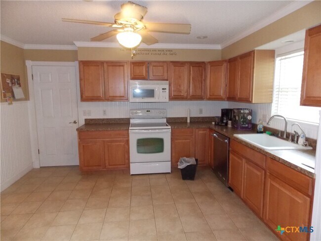 Building Photo - 1309 Azalea Ln