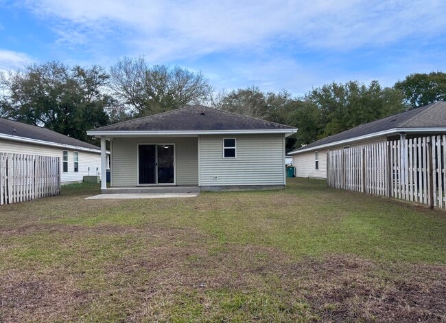 Building Photo - 64 7th St