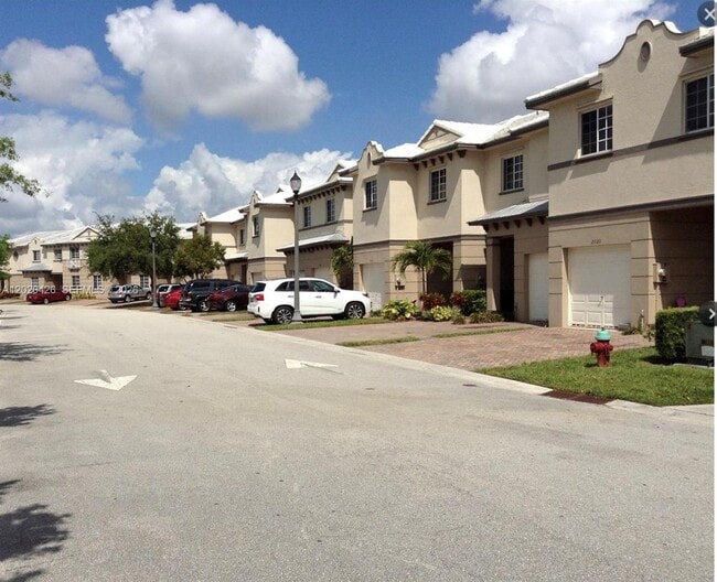 Building Photo - 2043 Nassau Dr