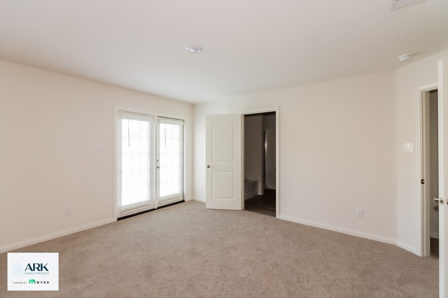 Building Photo - 26828 Steinbeck Dr