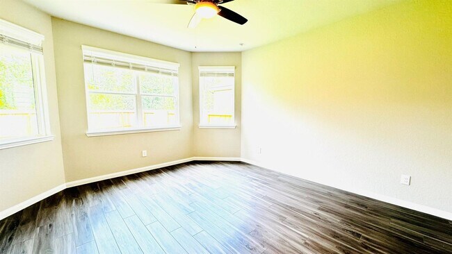 Building Photo - 2423 Bluefish Ct