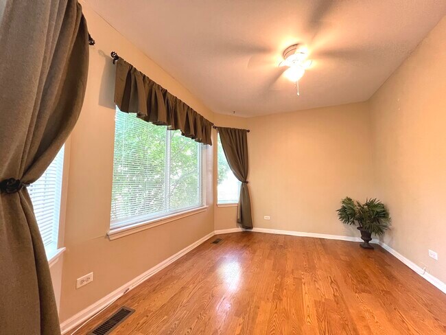 Building Photo - 812 Canterbury Ln