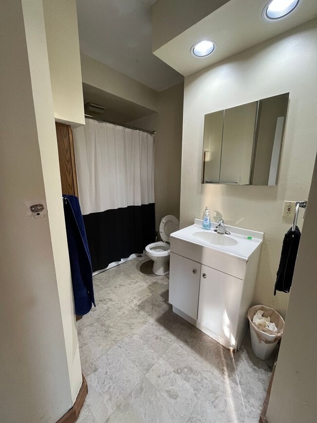 Building Photo - 2614 N Prospect Ave