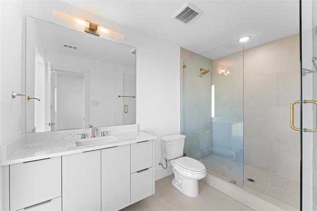 Building Photo - 2315 S Vernon Ave