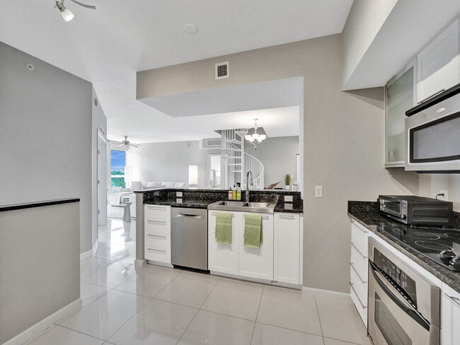 Building Photo - 225 NE 1st St