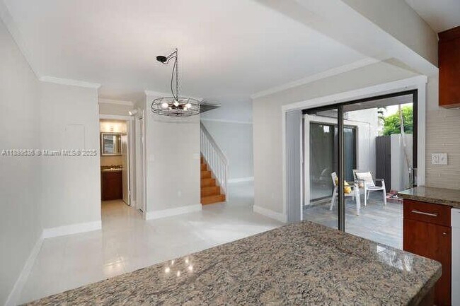 Building Photo - 4732 SW 67th Ave