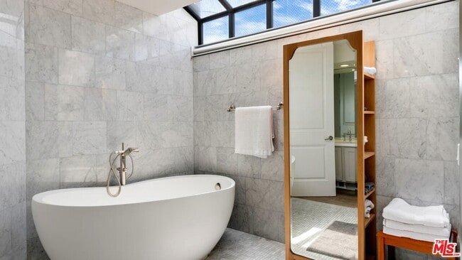 Building Photo - 25252 Malibu Rd