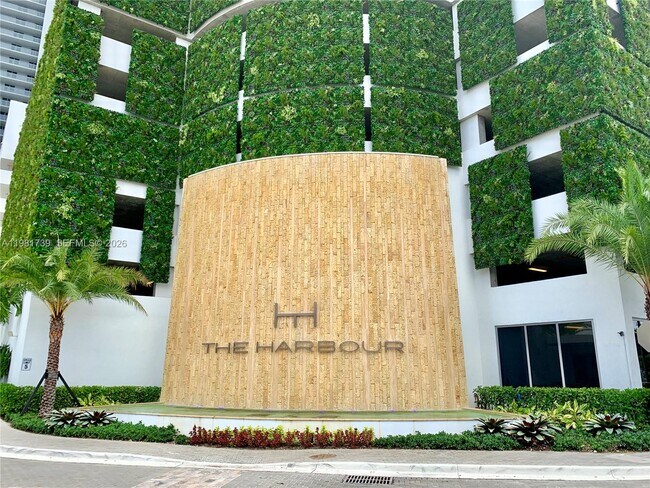 Building Photo - 16385 Biscayne Blvd