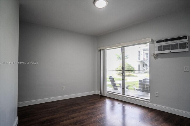 Building Photo - 7927 East Dr