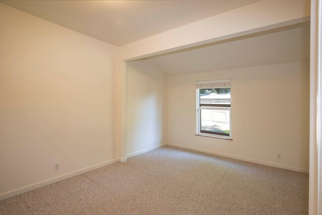 Building Photo - 38244 SE 85th St