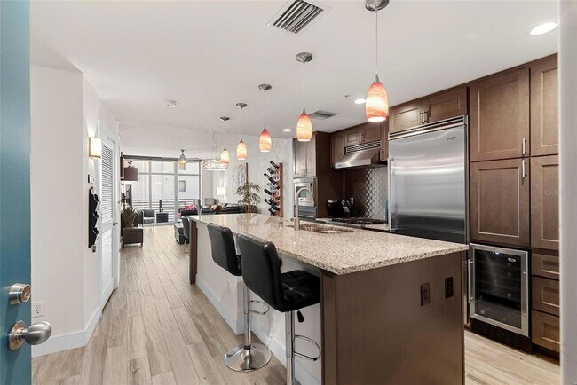 Building Photo - 1208 E Kennedy Blvd