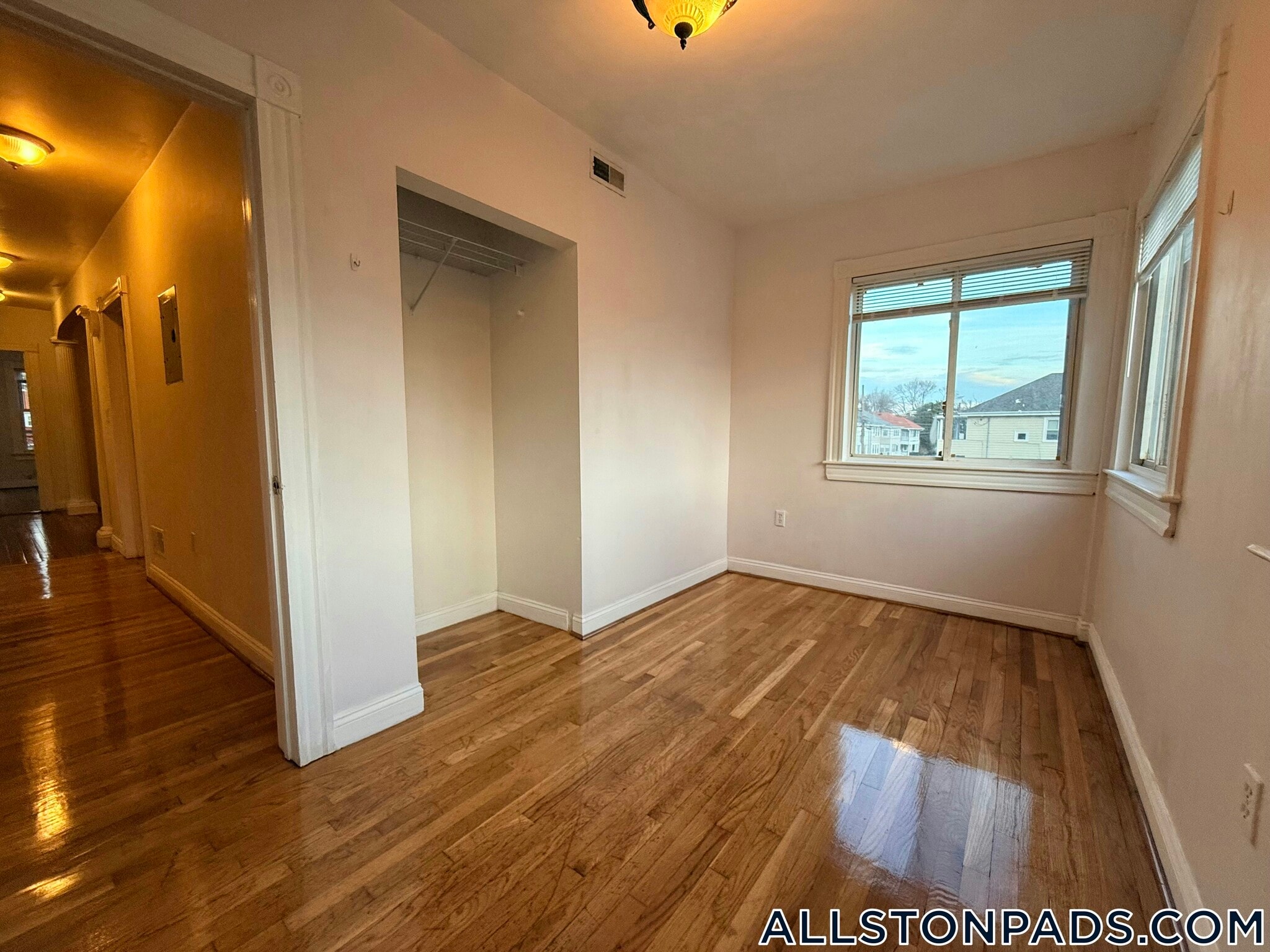 Building Photo - 35 Adamson St