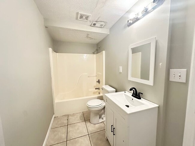 Building Photo - 114 Tanbark Dr