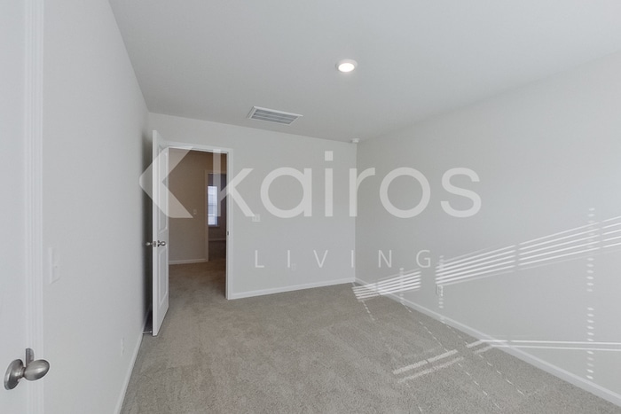 Building Photo - 2415 Banyan Cir