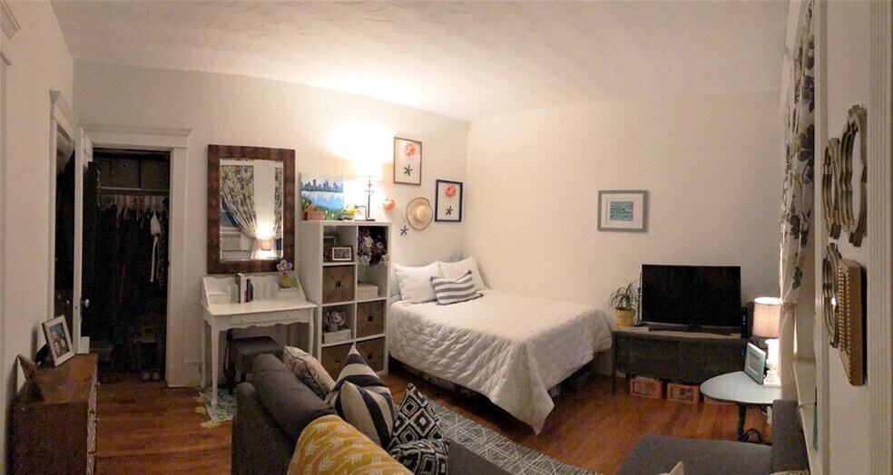 Primary Photo - 17 Parkman St