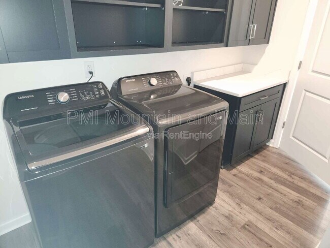 Building Photo - 299 Ridgeview Ln