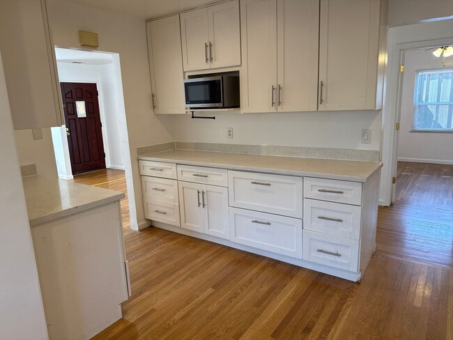 Building Photo - EPIC REA - Spacious 3BR/2BA House - Renovated - Updated Kitchen - Castro Valley