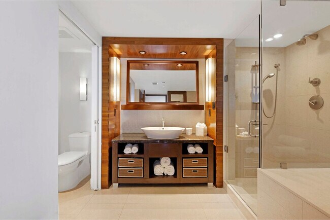 Building Photo - 6801 Collins Ave