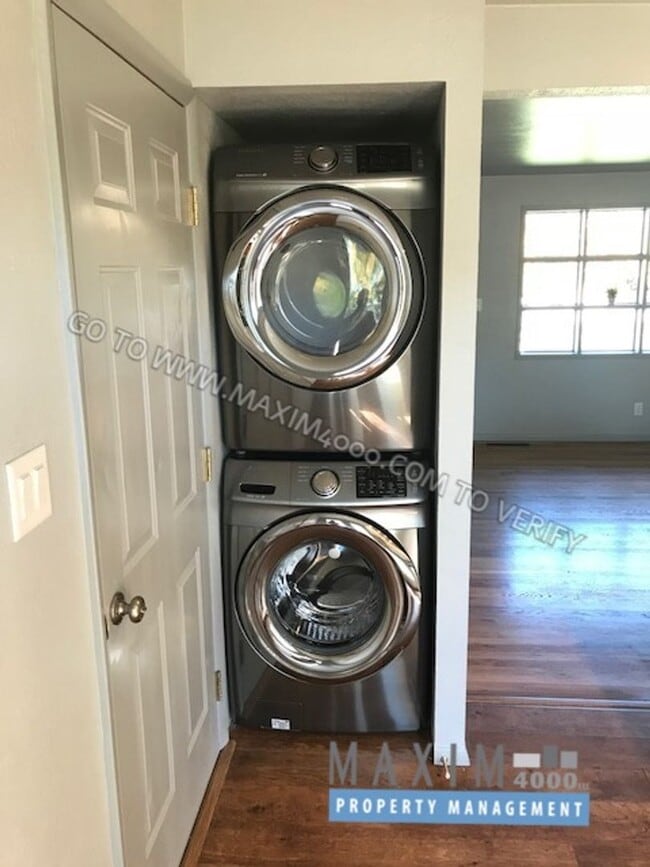 Building Photo - 121 Orchard Ave