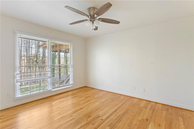 Building Photo - 3355 Pinetree Dr SE