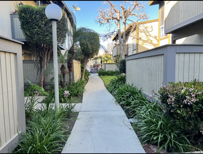 Building Photo - 806 Coriander Dr