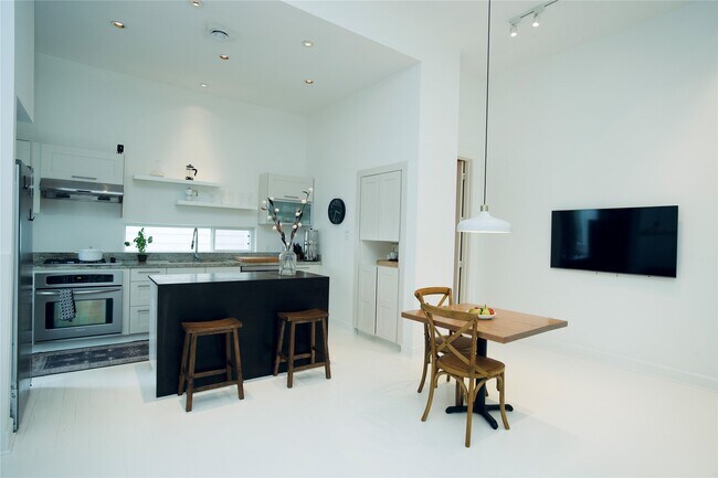 Building Photo - 1820 Southmore Blvd