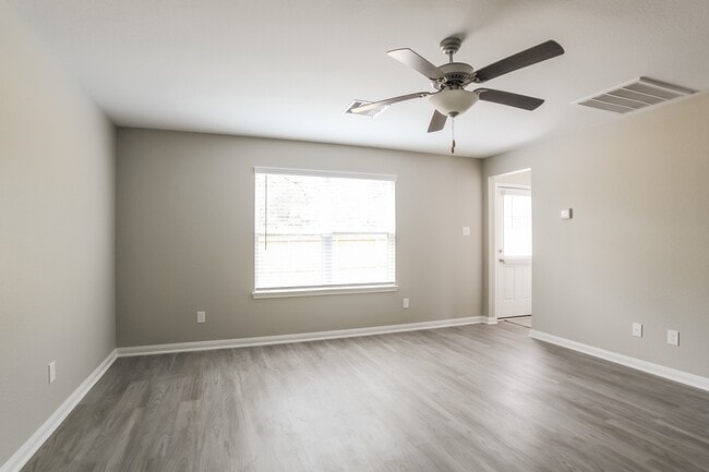 Building Photo - 27084 Leonardo Dr