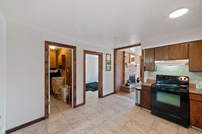 Building Photo - Charming 3 Bedroom Home Plus Casita