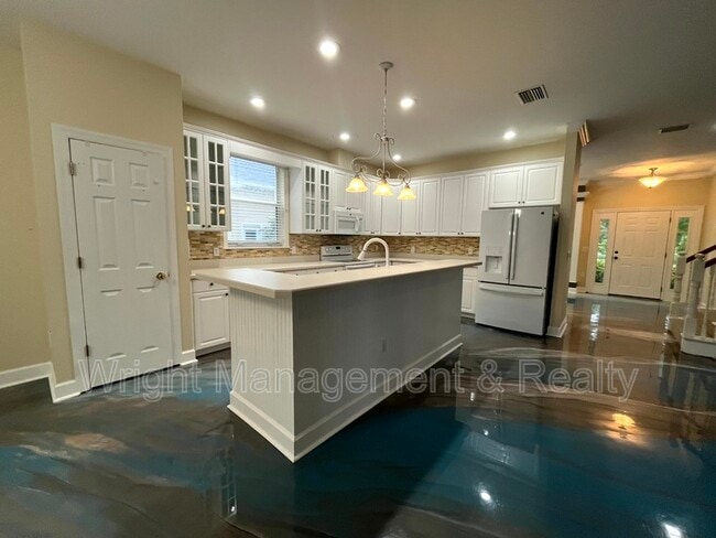 Building Photo - 1005 Misty Hollow Ln